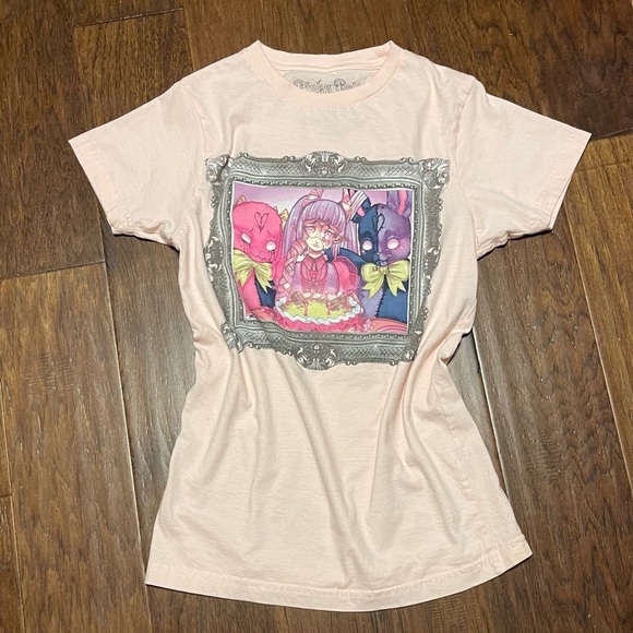 Hot Topic Pinku Kult Anime Girl Video Game Light Pink Graphic T-Shirt - Picture 3 of 8